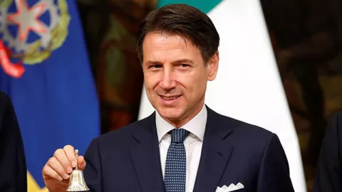 Italia Terancam Kolaps, Perdana Menterinya Siap-siap Mundur - GenPI.co