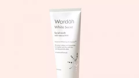 Wardah White Secret Facial Wash, Bikin Wajah Bersih Maksimal! - GenPI.co