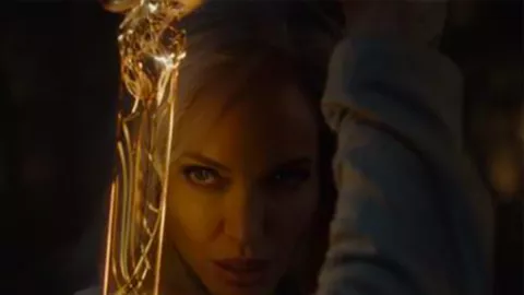 Bocoran Film Eternals, Angelina Jolie Bertarung Pakai Pedang - GenPI.co