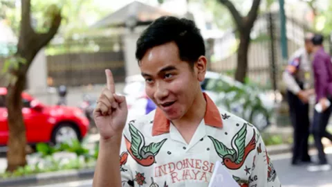 Gibran Rakabuming Larang Jokowi Mudik, Halalbihalal Daring Saja! - GenPI.co