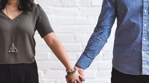 Susah Cari yang Baru, 3 Zodiak Ini Pilih Balikan Sama Mantan - GenPI.co