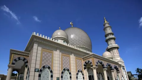 Heboh Bangunkan Sahur Pakai Toa Masjid, Kemenag Buka Suara - GenPI.co