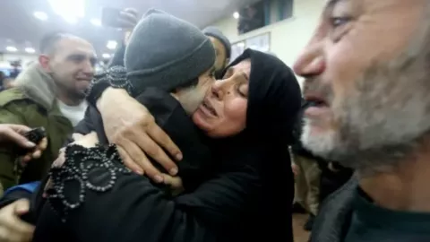 Haru Biru! Pisah 20 Tahun, Ibu dan Anak Palestina Bertemu di Mesi - GenPI.co