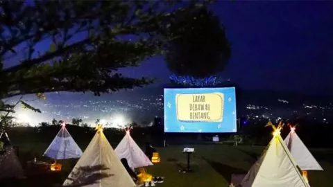 Romantisnya Nonton Film di 'Tenda di Bawah Bintang' Bandung - GenPI.co