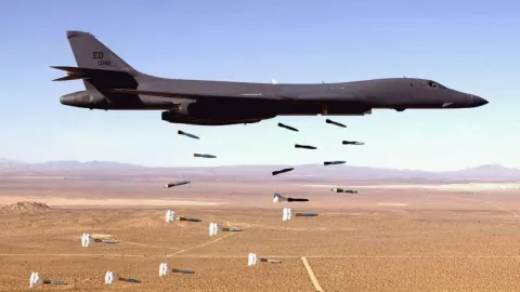 Bisa Gawat! Donald Trump Siagakan Bomber B-1B Dekat Korut - GenPI.co