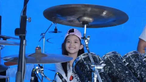 Aisya, Drumer Cilik Pemegang Rekor Dunia 10 Jam Nonstop - GenPI.co