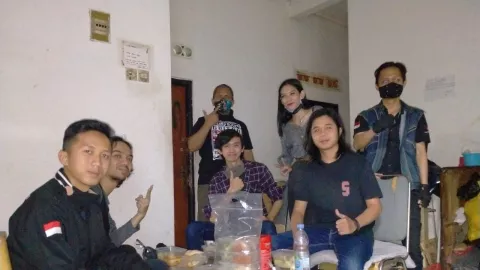 Tak Boleh Mudik, Anak Kosan di Kota Bandung Terima Opor Lebaran - GenPI.co
