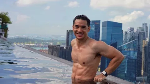 Perut Six Pack Ala Andrew White Bisa diraih, Ikuti 4 Langkahnya - GenPI.co