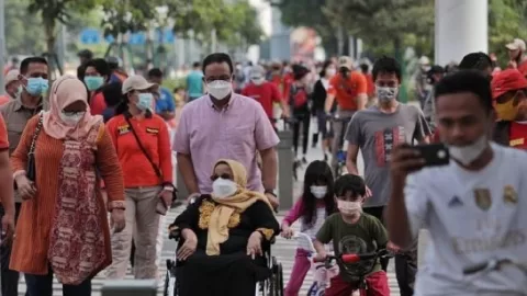 Aksi Anies Baswedan Mendorong Kursi Roda Menggetarkan Jiwa Raga - GenPI.co