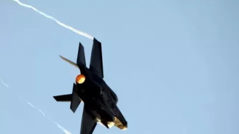Iran Mencekam, Jet Siluman Israel Disebut Getarkan Langit Teheran - GenPI.co
