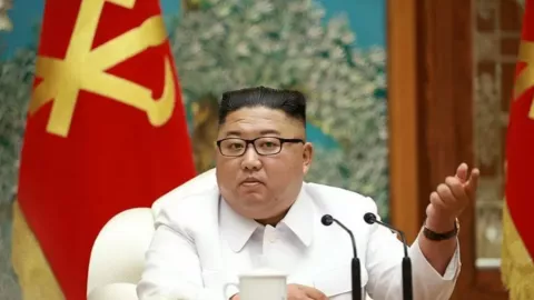 Rudal Sakti Korut Bikin Kim Jong-un Menangis - GenPI.co