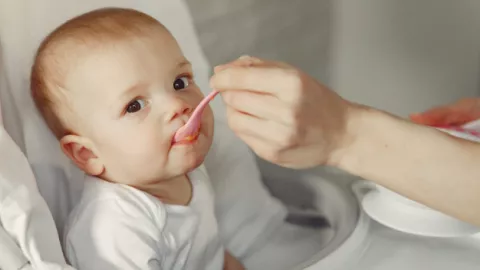 Bubur Beras Merah Sangat Bagus untuk Pencernaan Bayi - GenPI.co