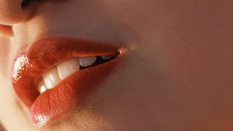 Bibir Hitam Bisa Disulap Jadi Merah dengan Jeruk Nipis dan Kunyit - GenPI.co