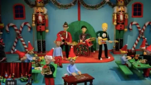 Blink-182 Rilis Lagu Natal Berjudul 'Not Another Christmas Song' - GenPI.co
