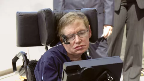 Meski Difabel, Kecerdasan Stephen Hawking Sejajar dengan Einstein - GenPI.co