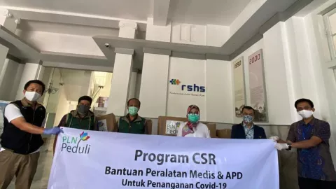 PLN Grup Jawa Barat Salurkan Bantuan untuk Tenaga Paramedis RSHS - GenPI.co