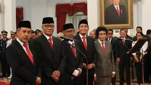 Aneh bin Ajaib, Dewas KPK Belum Turunkan Izin Geledah Kantor PDIP - GenPI.co