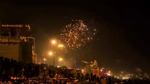Warga India Hirup Gas Beracun Usai Rayakan Diwali, Alasannya... - GenPI.co
