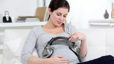 4 Cara Latih Kecerdasan Si Kecil dari Masa Kehamilan - GenPI.co