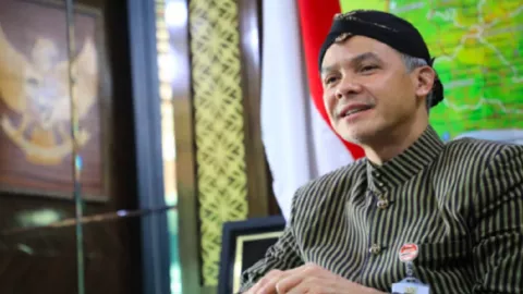 Tak Diundang Acara PDIP di Semarang, Pesona Ganjar Justru Meroket - GenPI.co