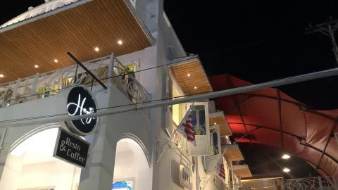 Kongko di Honje Resto, Kafe Dengan Pemandangan Tugu Jogja - GenPI.co