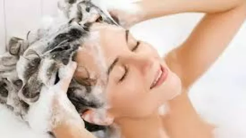 Trik Rambut Indah Ala Wardah Shampo Anti Dandruff - GenPI.co