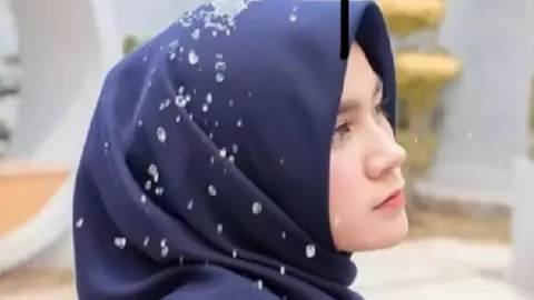 Hijab Antiair, Tak Perlu Risau Lepek Saat Kena Gerimis - GenPI.co