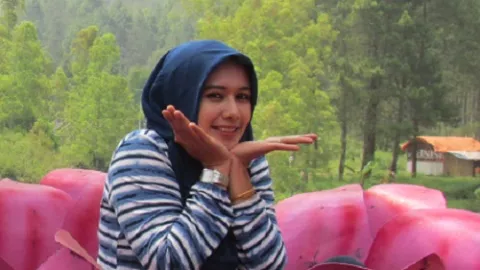 4 Cara Cegah Bau Apek Saat Memakai Hijab - GenPI.co