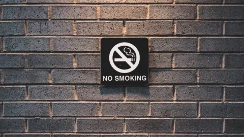 Studi Penelitian: Merokok Dapat Menyebabkan Penuaan Dini? - GenPI.co