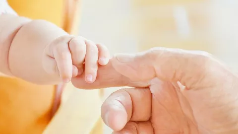 Bunda, Ini 4 Tips Aman Merawat Kuku dan Kulit Bayi - GenPI.co