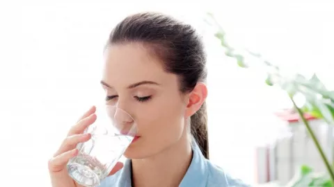 Minum Air Putih Sebelum Tidur Khasiatnya Sungguh Mencengangkan - GenPI.co