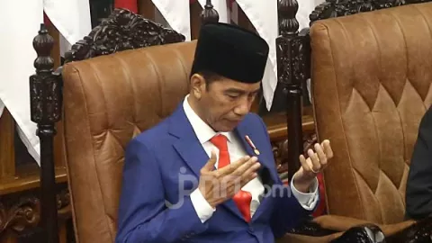 Jokowi Posting Rel Kereta, Kode Bersayap Buat Reshuffle? - GenPI.co