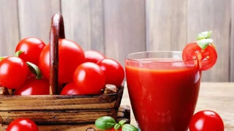 Rutin Minum Jus Tomat Ternyata Khasiatnya Sungguh Mencengangkan - GenPI.co