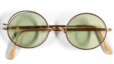 Kacamata John Lennon Terjual - GenPI.co