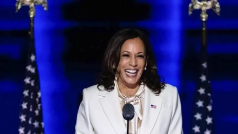 Wapres Wanita Kulit Hitam Pertama AS, Kamala Harris Ukir Sejarah! - GenPI.co