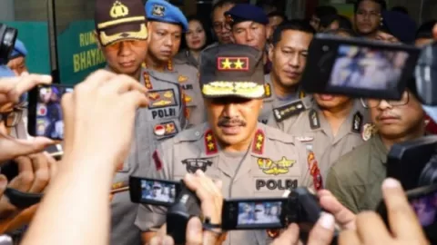 Teroris Melawan, Anggota Densus 88 Tertusuk di Pinggang dan Paha - GenPI.co