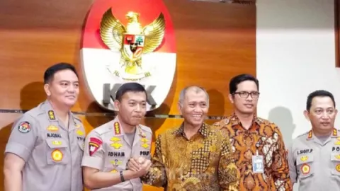 Di Depan Ketua KPK, Idham Azis Janji Ungkap Kasus Novel Baswedan - GenPI.co
