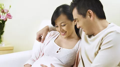 3 Perubahan Perilaku Suami Selama Istri Hamil, Nomor 1 So Sweet! - GenPI.co