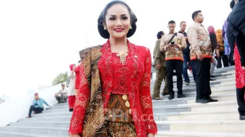 Virus Corona Mengancam, Anggota DPR Krisdayanti Malah ke Swiss... - GenPI.co