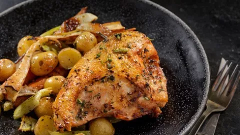 Dicap Makanan Berbahaya, Manfaat Kulit Ayam Ternyata Luar Biasa! - GenPI.co