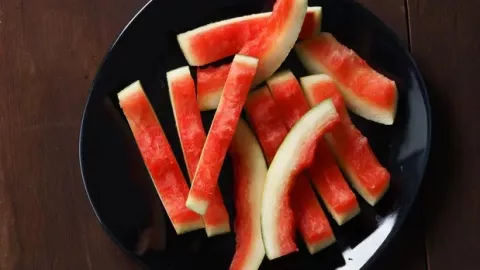Makan Daging Putih Semangka Khasiatnya Bikin Pria Makin Joss - GenPI.co