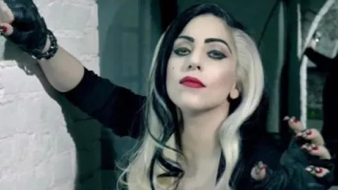 Ikutan Lelang Gaun Lady Gaga yuk, Siapa Mau? - GenPI.co