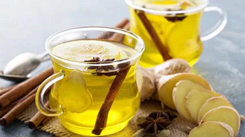 Minum Jahe Lemon & Lidah Buaya Sebelum Tidur, Lemak Dijamin Luruh - GenPI.co