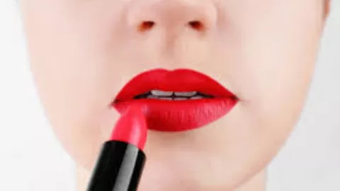 Tahan 14 Jam, Lip Cream Make Over Pas untuk Wanita Karier - GenPI.co