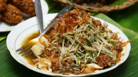Lontong Balap, Kuliner Khas Surabaya yang Unik nan Lezat - GenPI.co