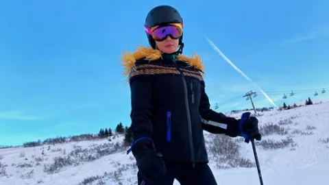 Luna Maya Main Ski Difotoin Ryochin, So Sweet Banget - GenPI.co
