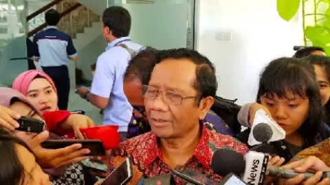Indonesia Diserang Hoaks Virus Corona, Ini Kata Menko Polhukam... - GenPI.co