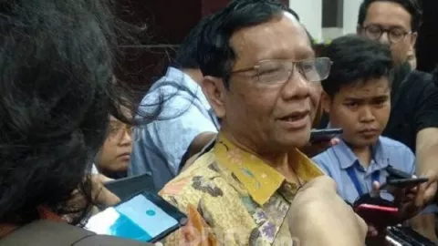 Mahfud MD Memilih Patuh, Pak Jokowi Kapan Terbitkan Perppu KPK?  - GenPI.co