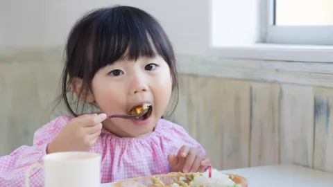 Bunda, Ketahui 3 Dampak Memaksa Anak Menghabiskan Makanannya - GenPI.co