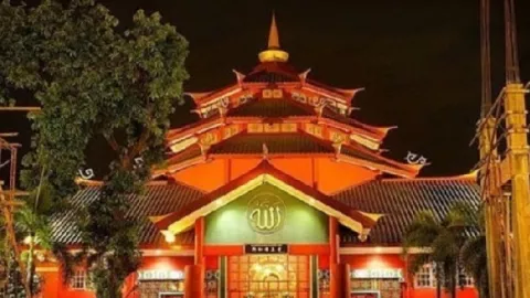 Masjid Cheng Hoo Surabaya Berhias Relief Naga dan Patung Singa - GenPI.co
